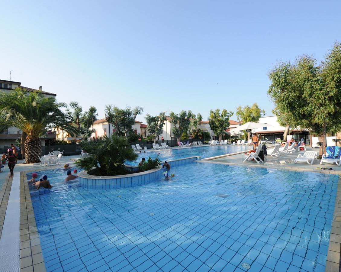 Camping & Village Eucaliptus Алба Адриатика Екстериор снимка