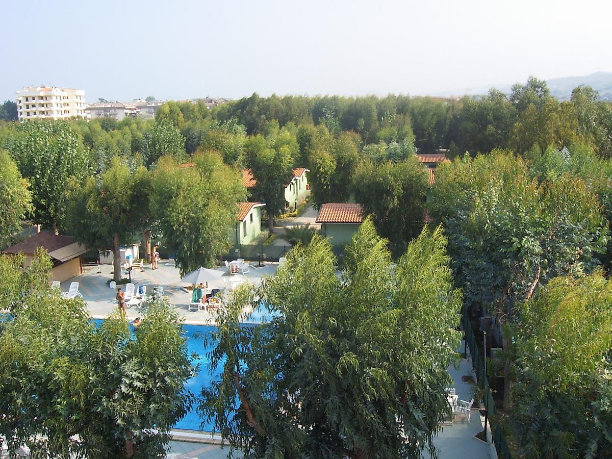 Camping & Village Eucaliptus Алба Адриатика Екстериор снимка