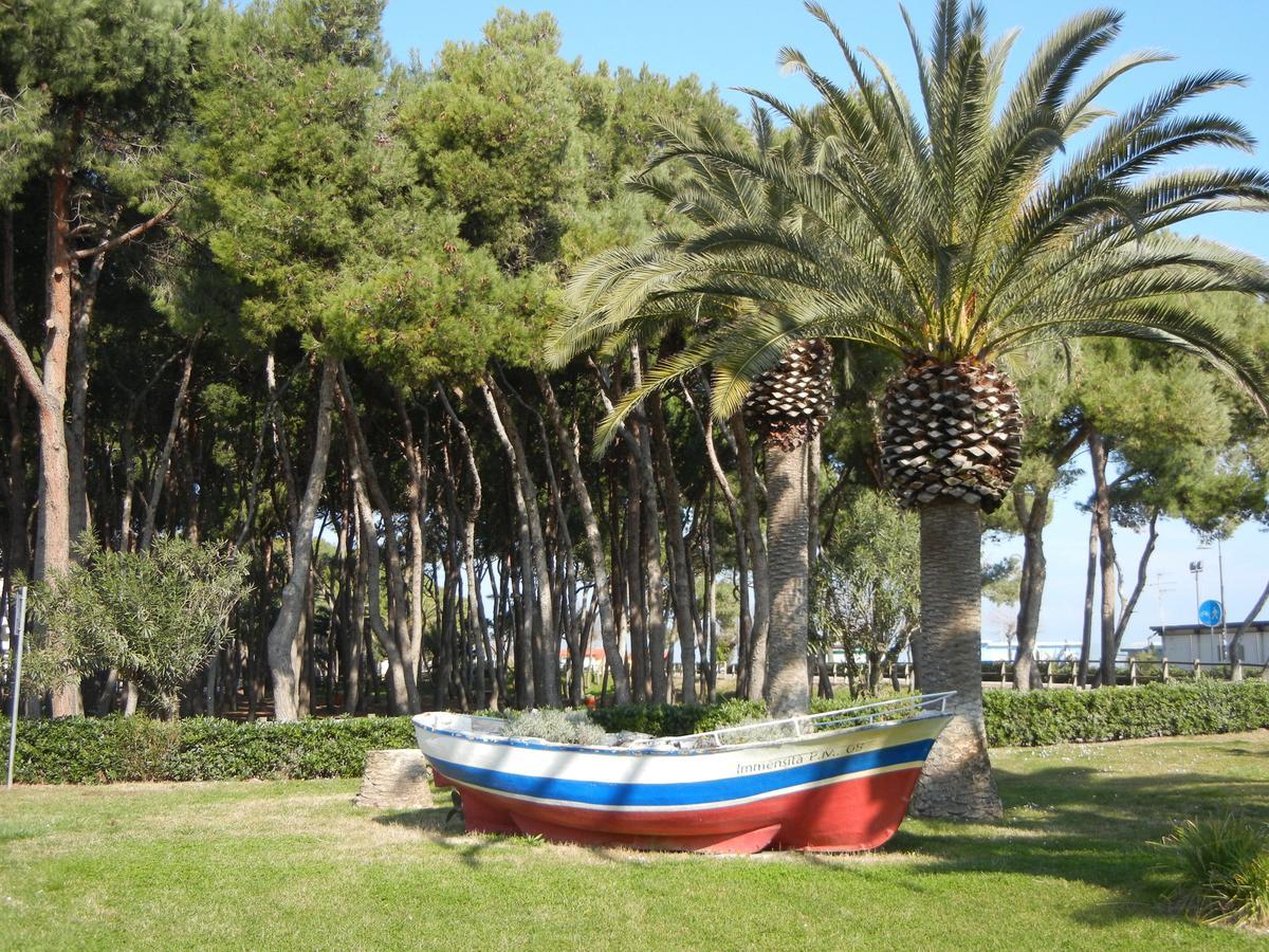 Camping & Village Eucaliptus Алба Адриатика Екстериор снимка